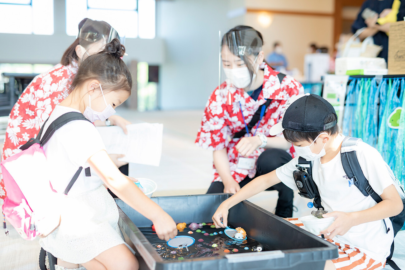 ミニゲームで海の生き物をかたどったおもちゃをゲット